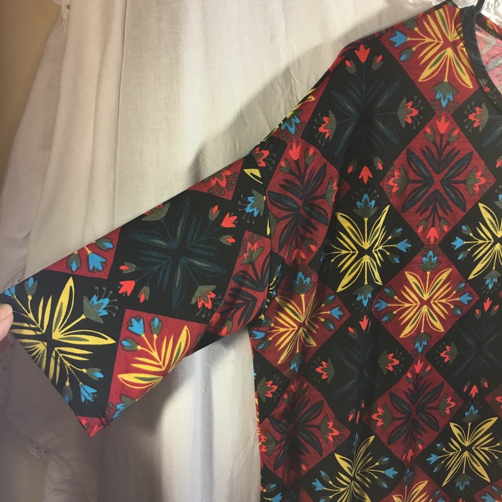 New LuLaRoe Irma Top. Size XS (fits M & L too) - Picture 7 of 10